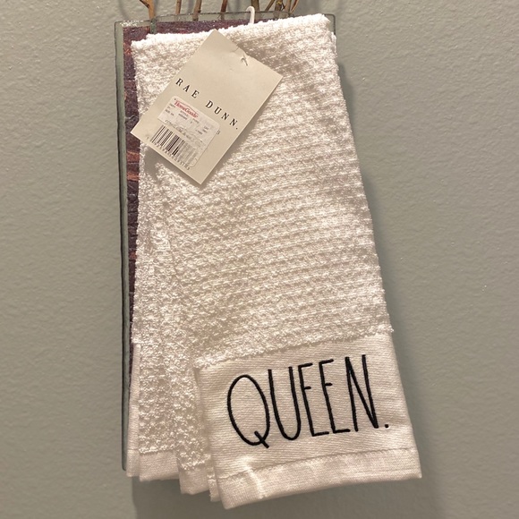 Rae Dunn Other - 👸🏻🤴🏻Rae Dunn KING. QUEEN. Towel set